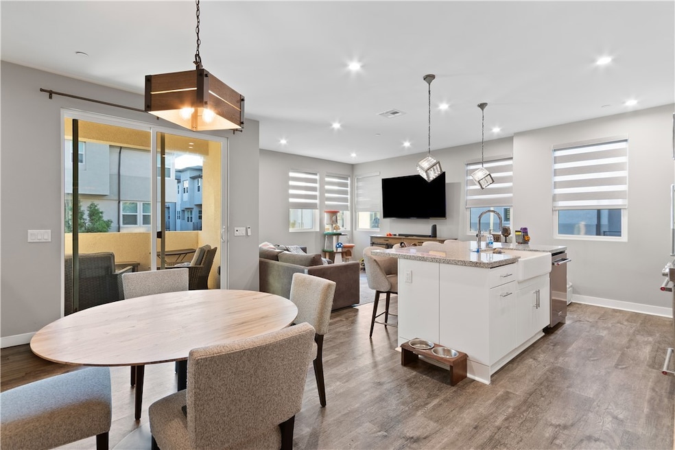 Livingroom, Kitchen, Dining