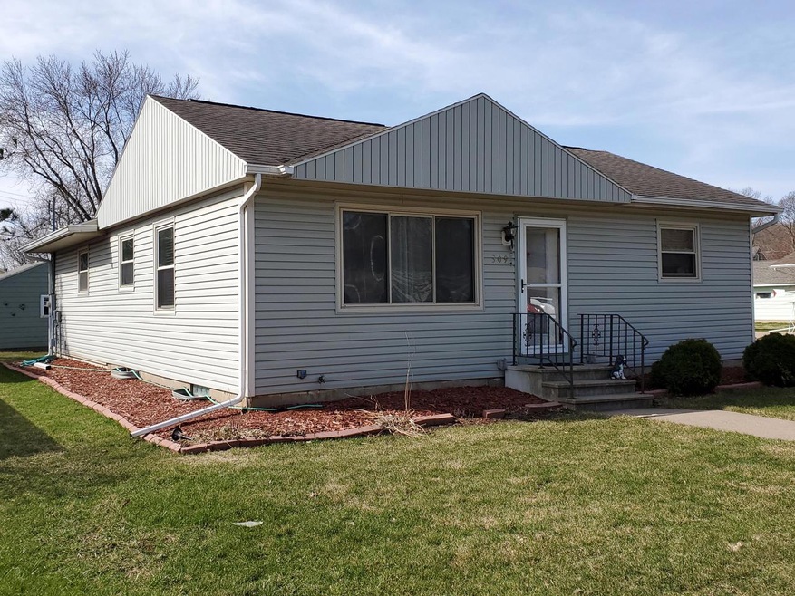 309 N 2nd St, La Crescent, MN 55947 - photo 1