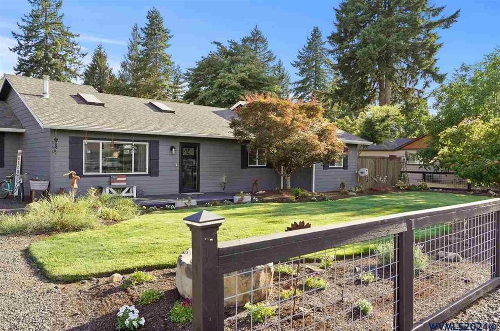 568 Elm St, Lyons, OR 97358 - photo 1