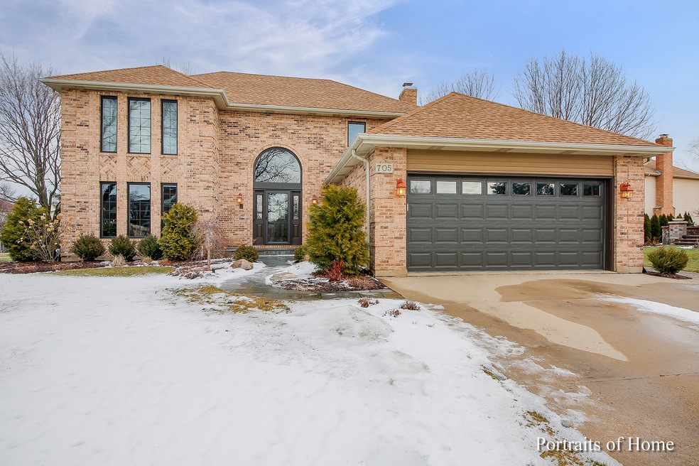 705 Bluegrass Dr, Wheaton, IL 60189 - photo 1