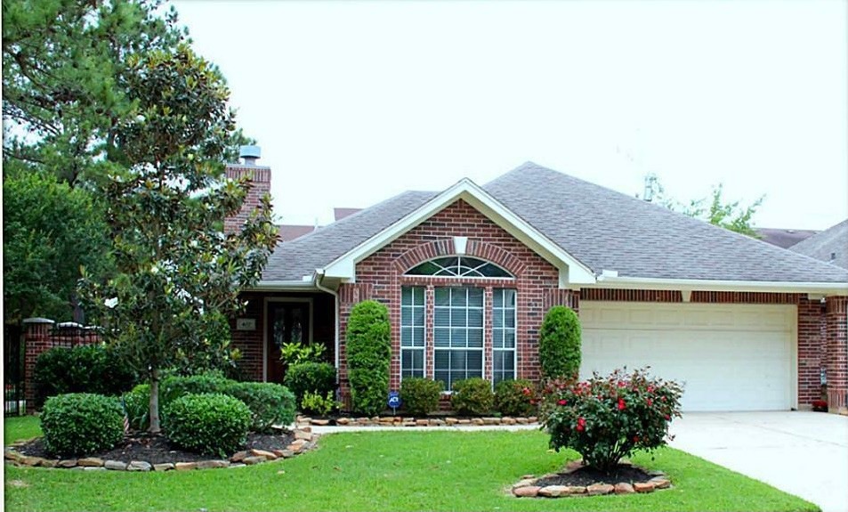 402 Pine Creek Dr, Friendswood, TX 77546 - photo 1