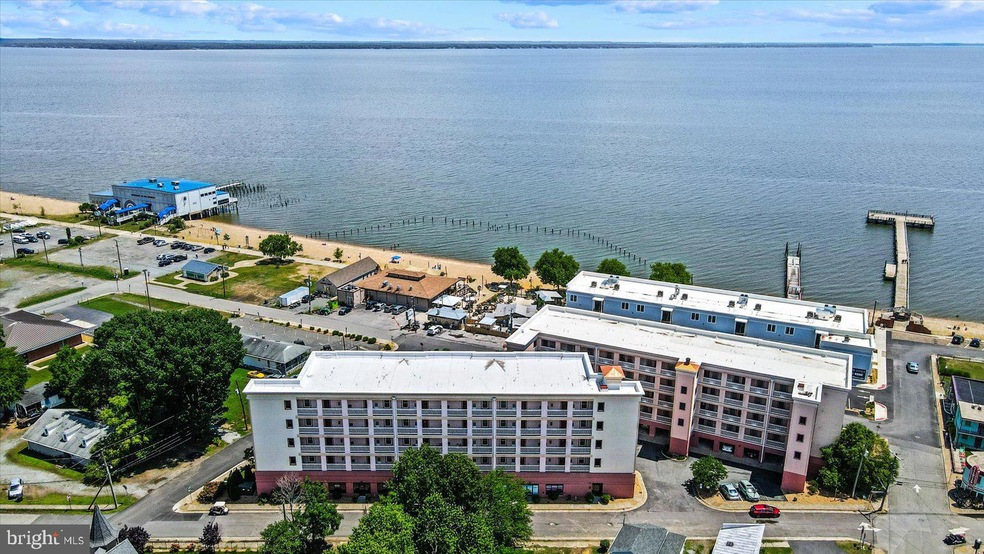 103 Irving Ave N unit 402, Colonial Beach, VA 22443 - photo 1