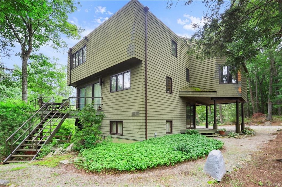 6 Bishop Park Rd, Pound Ridge, NY 10576 - photo 1