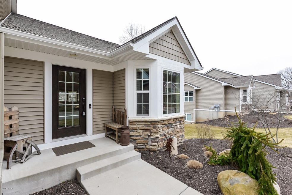 004-Front_View-5518573-medium