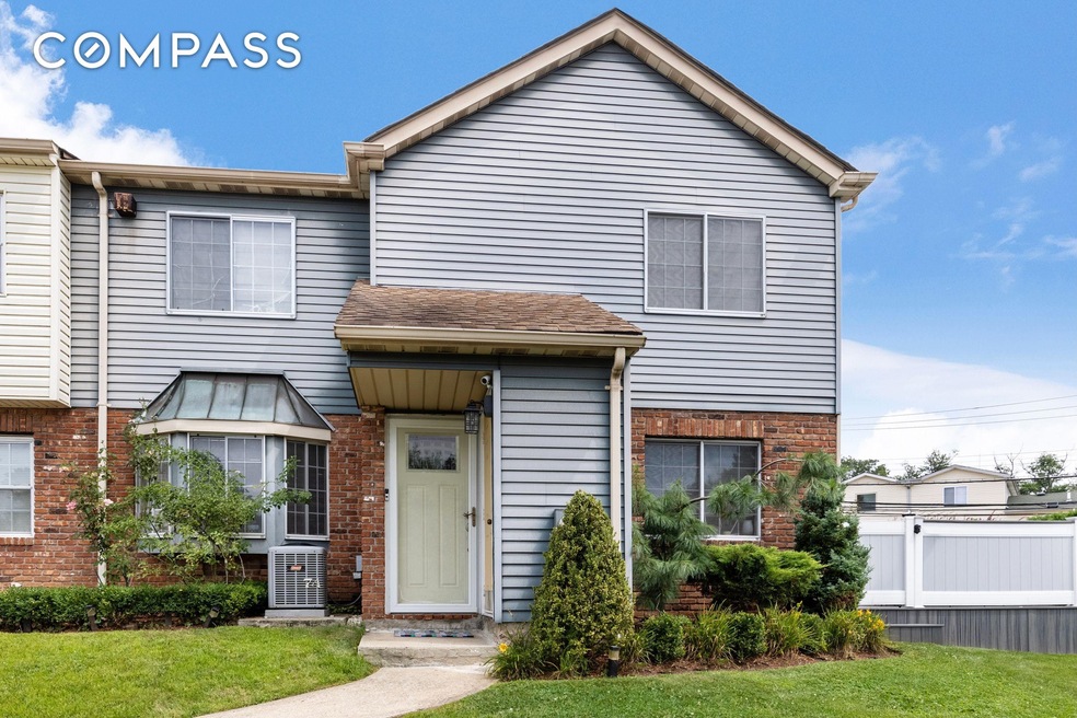 7 A Franklin Ln, New York City, NY 10306 - photo 1