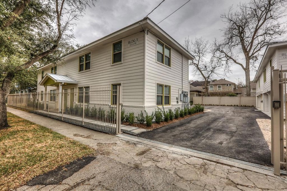 1343 Cortlandt St, Houston, TX 77008 - photo 1
