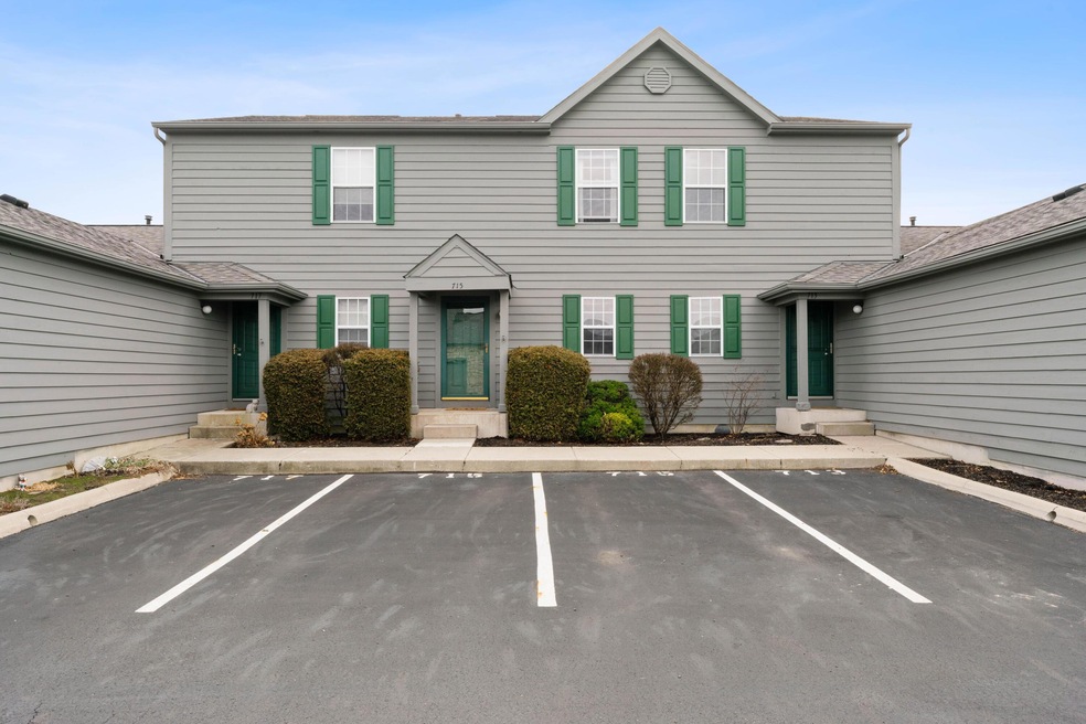715 Parkbluff Way unit 715, Lewis Center, OH 43035 - photo 1