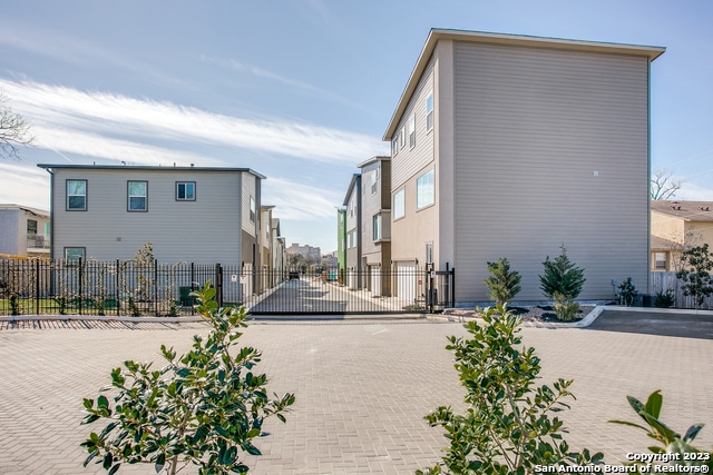 1618 W Lawndale Dr unit 18, San Antonio, TX 78209 - photo 1