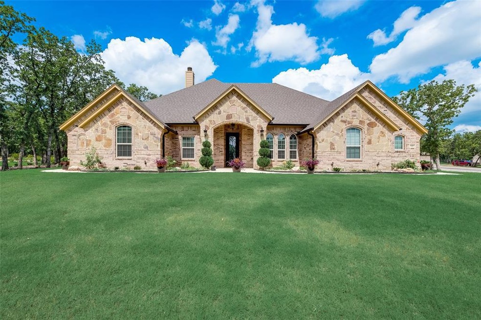 621 Shady Pond Ln, Azle, TX 76020 - photo 1