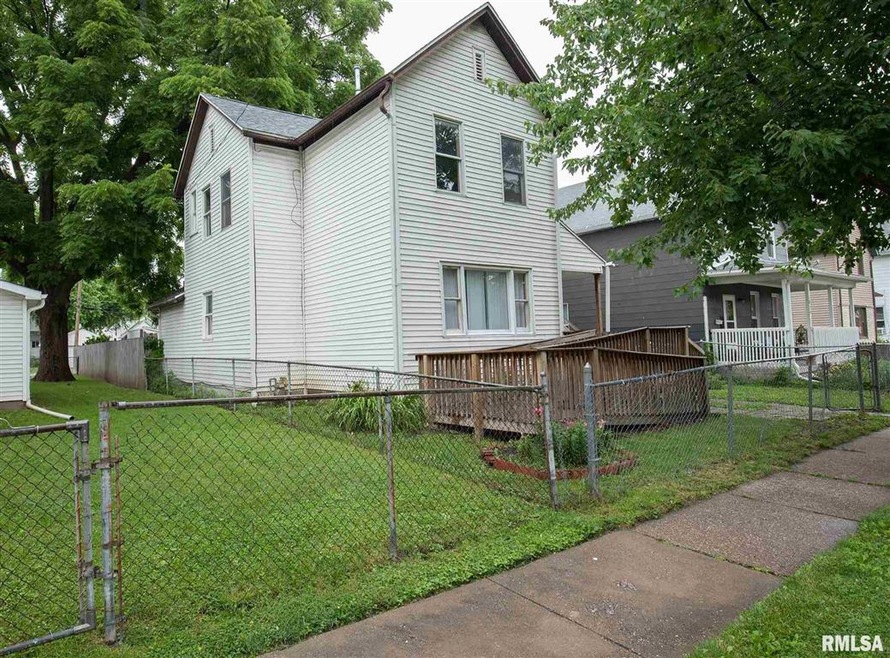 1828 W 6th St, Davenport, IA 52802 - photo 1