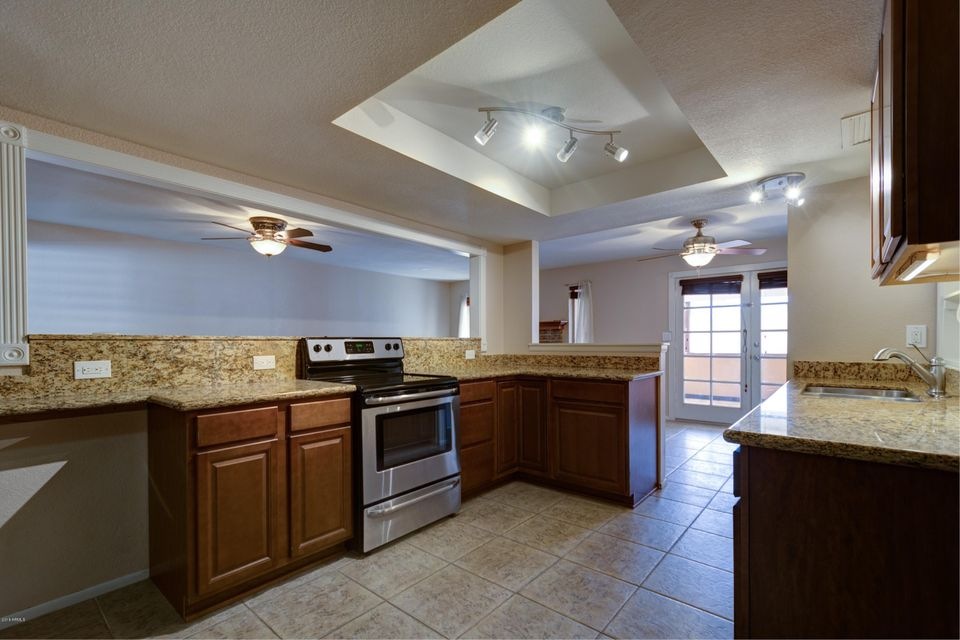 002_Kitchen