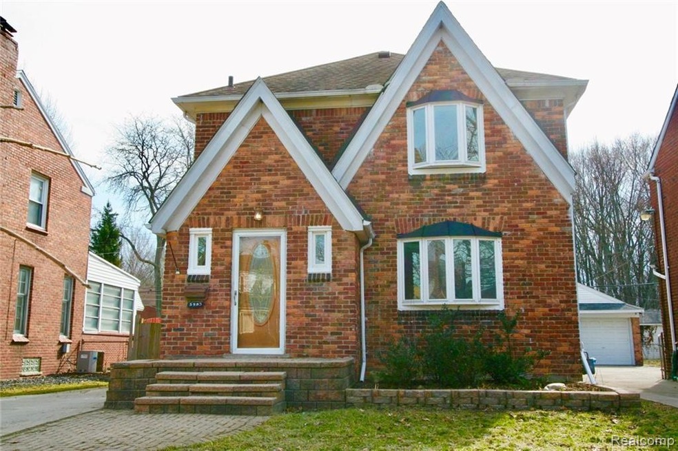 5985 Hillcrest St, Grosse Pointe, MI 48236 - photo 1