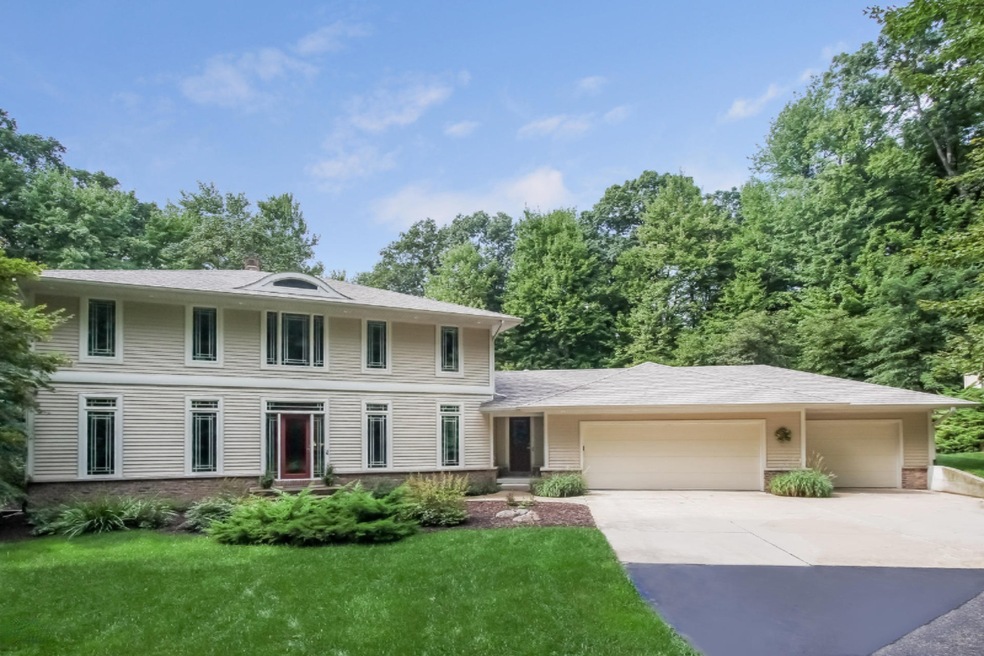 001-Front_View-3259105-medium