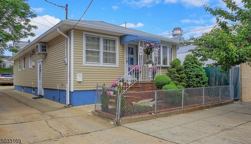 567 3rd Ave, Elizabeth, NJ 07202 - photo 1