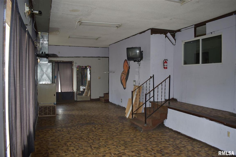 1407 W 4th St, Davenport, IA 52802 - photo 1