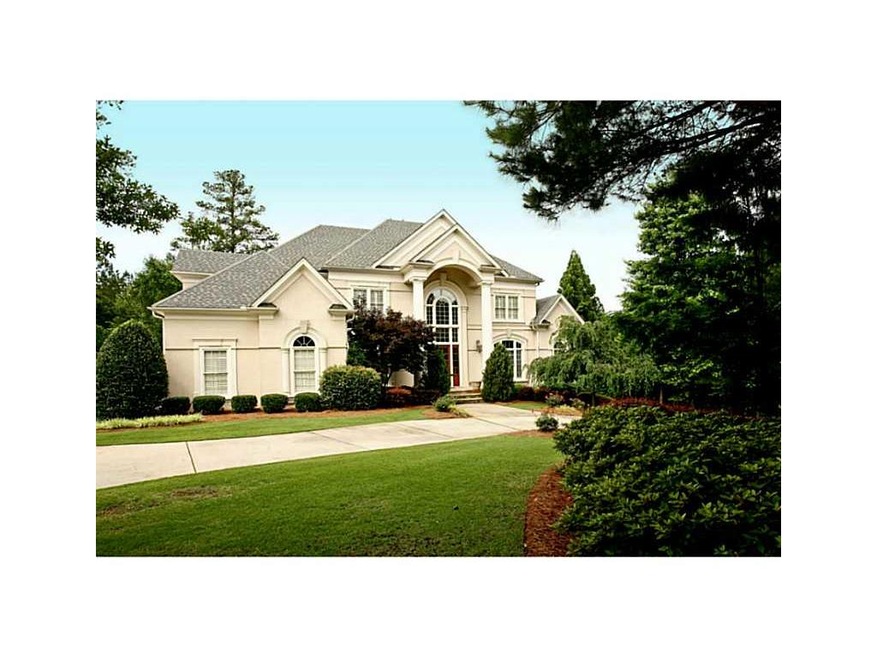 Exterior Front. Elegant and classic Grand South cu