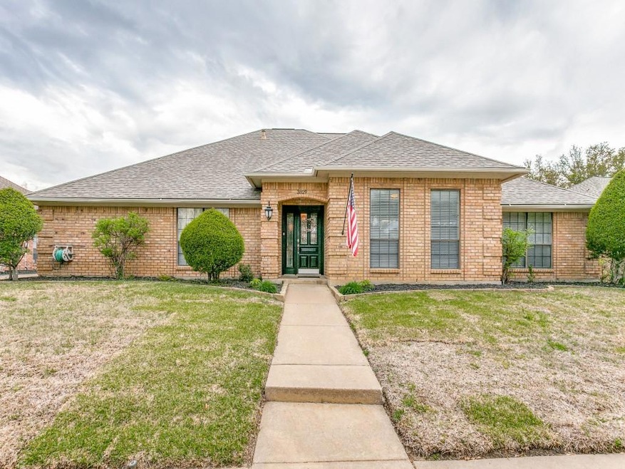 3829 Edgewater Dr, Bedford, TX 76021 - photo 1