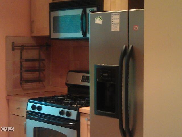 132 Woodside Green unit 1D, Stamford, CT 06905 - photo 1