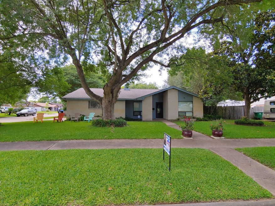9703 Ebb St, Houston, TX 77089 - photo 1
