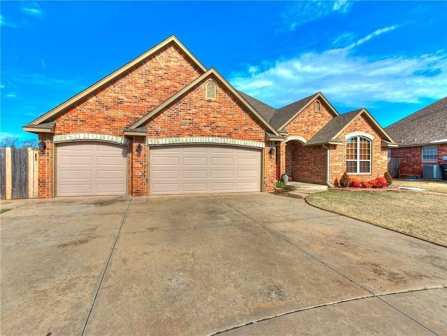 2601 SE 5th St, Moore, OK 73160 - photo 1