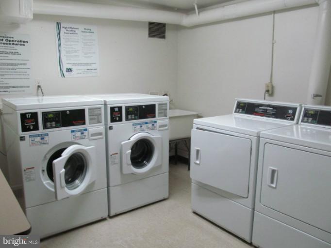 Park Towers Condominium unit 509, Falls Church, VA 22046 - photo 1