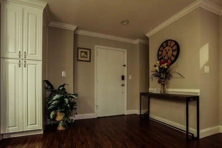 Foyer entrance with crown molding and dark hardwoo