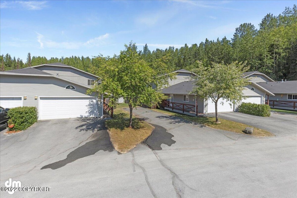 01-Exterior Front 20220603-DW-5355