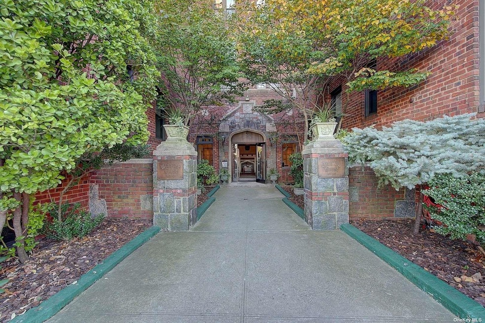 16710 Crocheron Ave unit 2M, Flushing, NY 11358 - photo 1