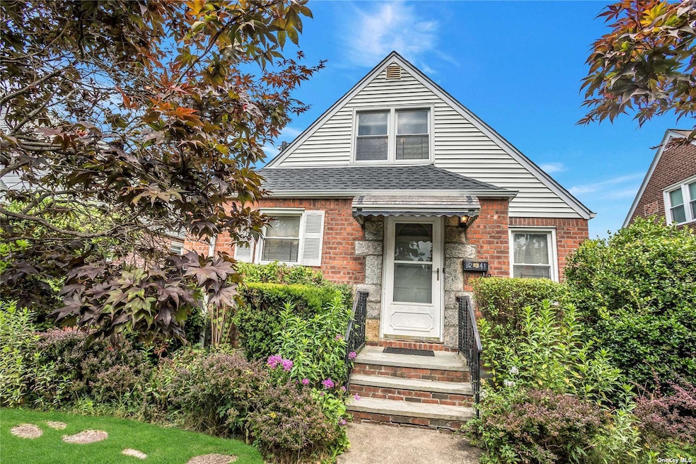 82-41 265th St, Glen Oaks, NY 11004 - photo 1