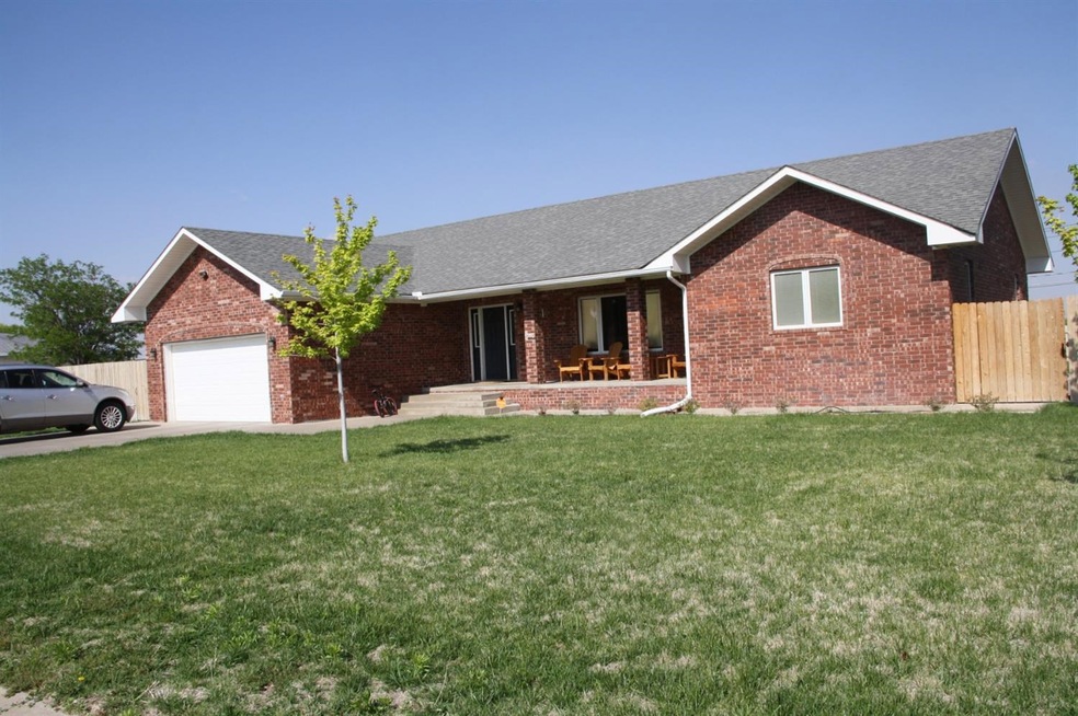 518 Jayhawk Ave, Hugoton, KS 67951 - photo 1