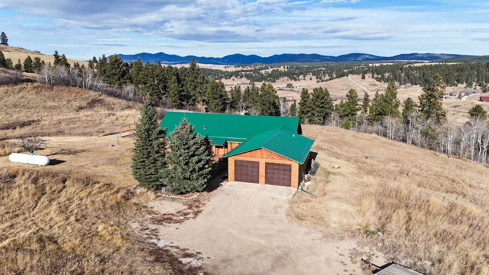 812 Railroad Ln, Lewistown, MT 59457 - photo 1