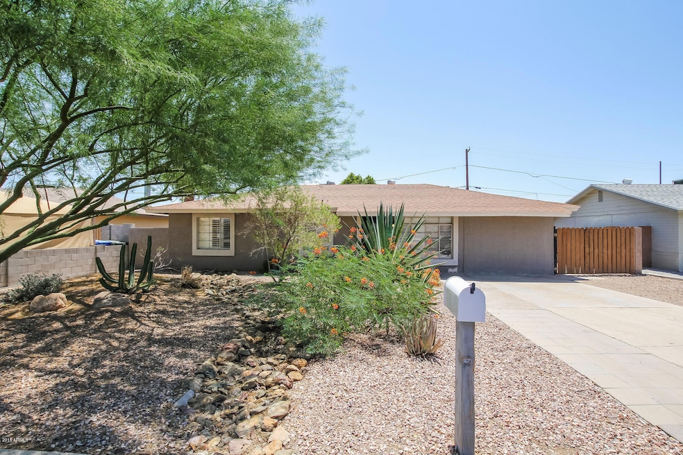 833 E Seldon Ln, Phoenix, AZ 85020 - photo 1
