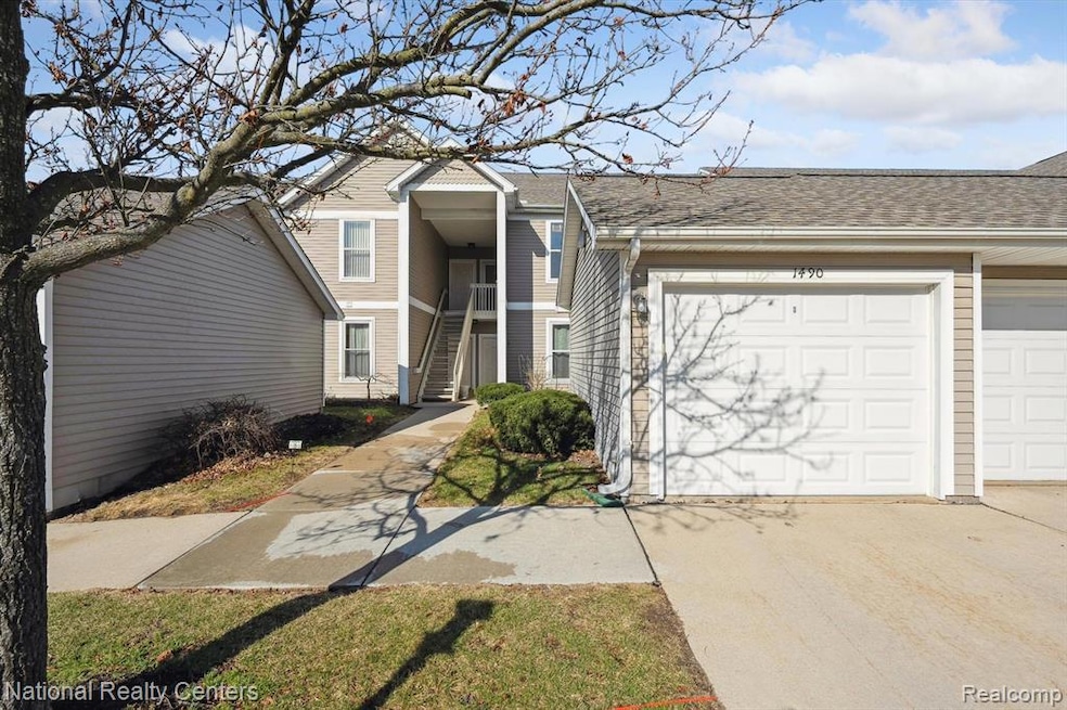 1490 Fox Pointe Circle