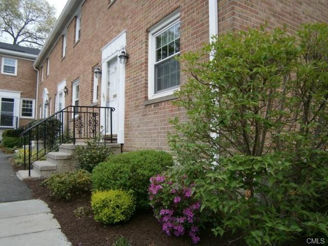 End unit townhome