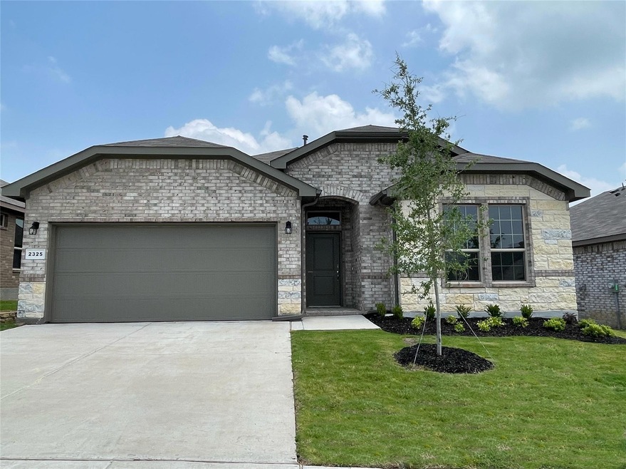 2325 Briscoe Ranch Dr, Hudson Oaks, TX 76087 - photo 1