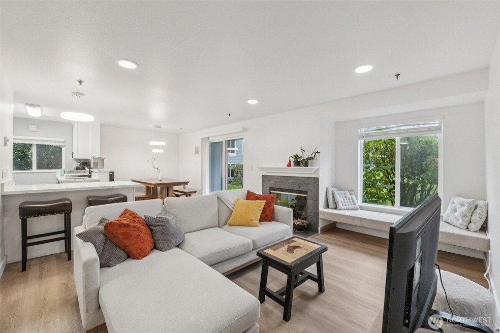 12510 109th Ct NE unit E101, Kirkland, WA 98034 - photo 1