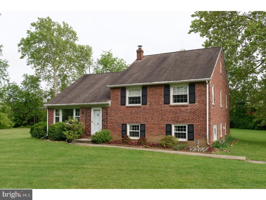 190 Anthony Wayne Dr, Wayne, PA 19087 - photo 1