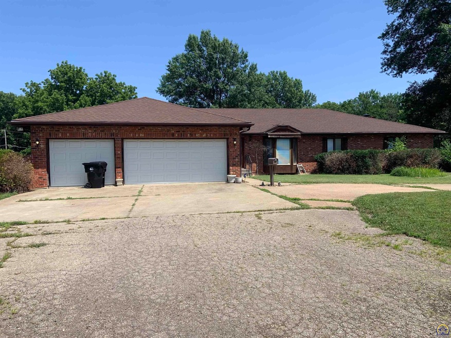 3620 SW Lincolnshire Rd, Topeka, KS 66614 - photo 1