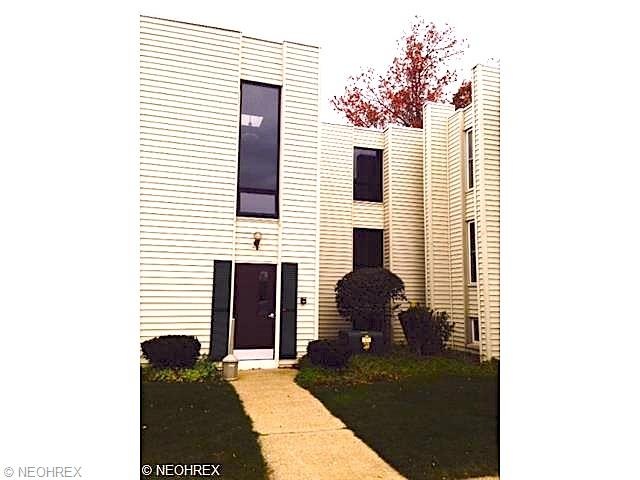 Welcome to 1675 Cedarwood Drive !   2 Bedrooms and