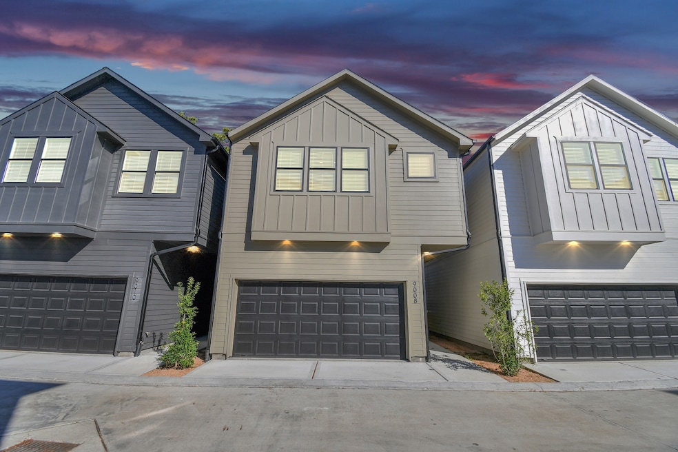 9028 Laverne Laurel Ln, Houston, TX 77080 - photo 1