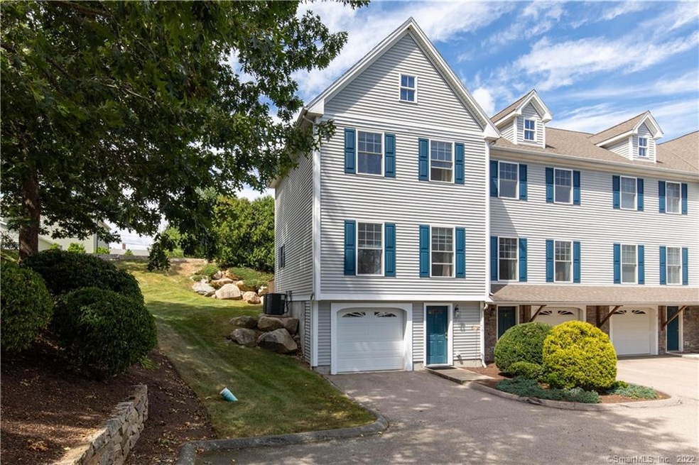 129 Mechanic St unit 5, Pawcatuck, CT 06379 - photo 1