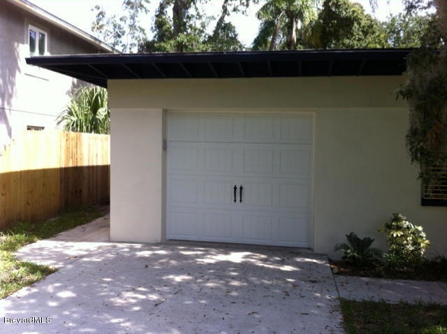 GARAGE