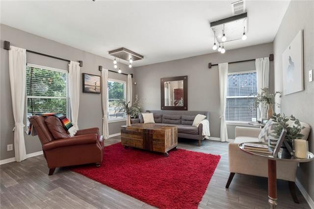 A stunning entry to your new home!