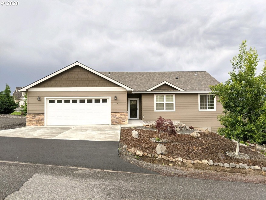 3115 E 13th St, the Dalles, OR 97058 - photo 1