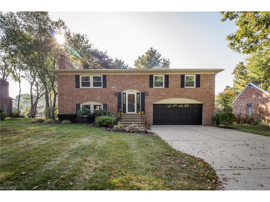 Welcome to 1000 Chapel Ridge Street NE!