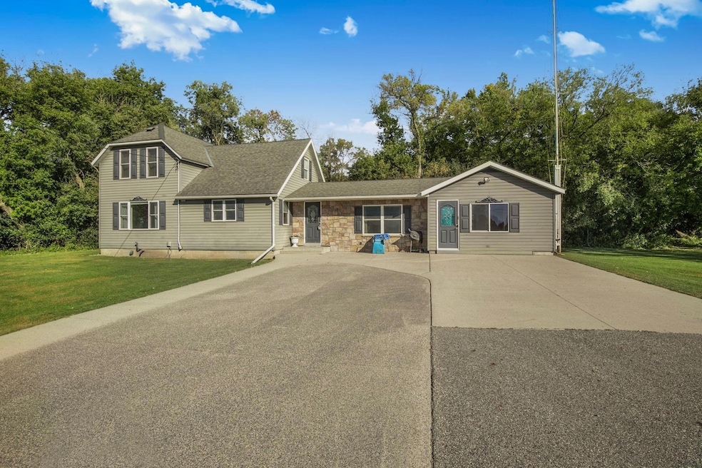 1910 30th St SW, Willmar, MN 56201 - photo 1