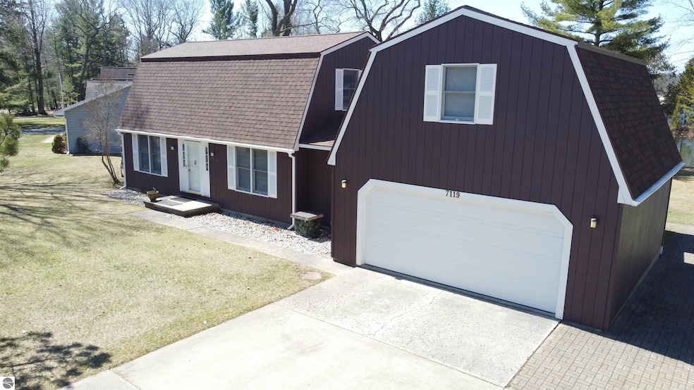 For Sale $425,000 • Co-Listing Agent