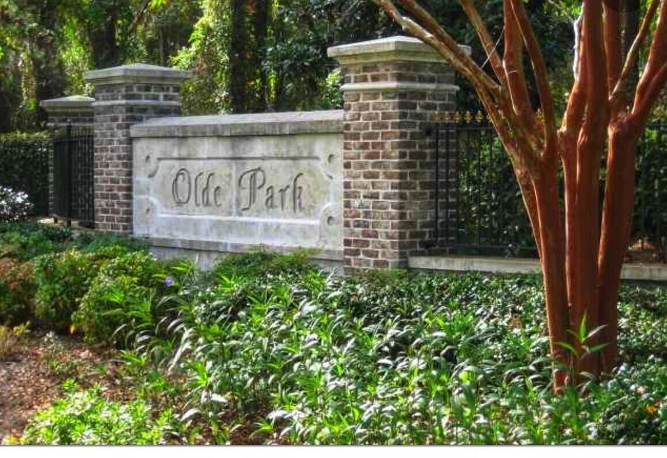 Olde Park Entrance