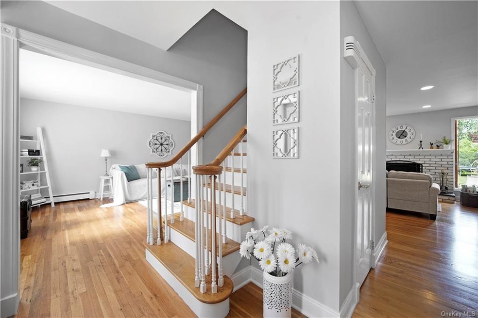 3075 Wharton Dr, Yorktown Heights, NY 10598 - photo 1