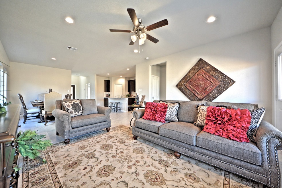 Such a touch of class! The Pierce (2336) Plan by D